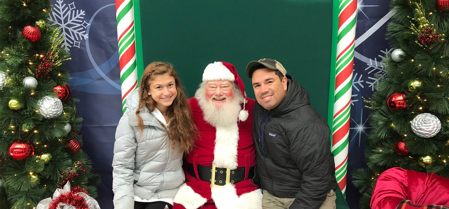 Take an “Elfie” with Santa at The Gardens Mall